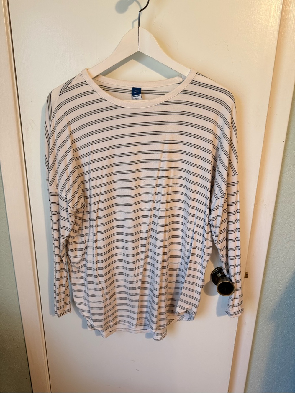 Old Navy White & Gray Striped Long Sleeve Tee